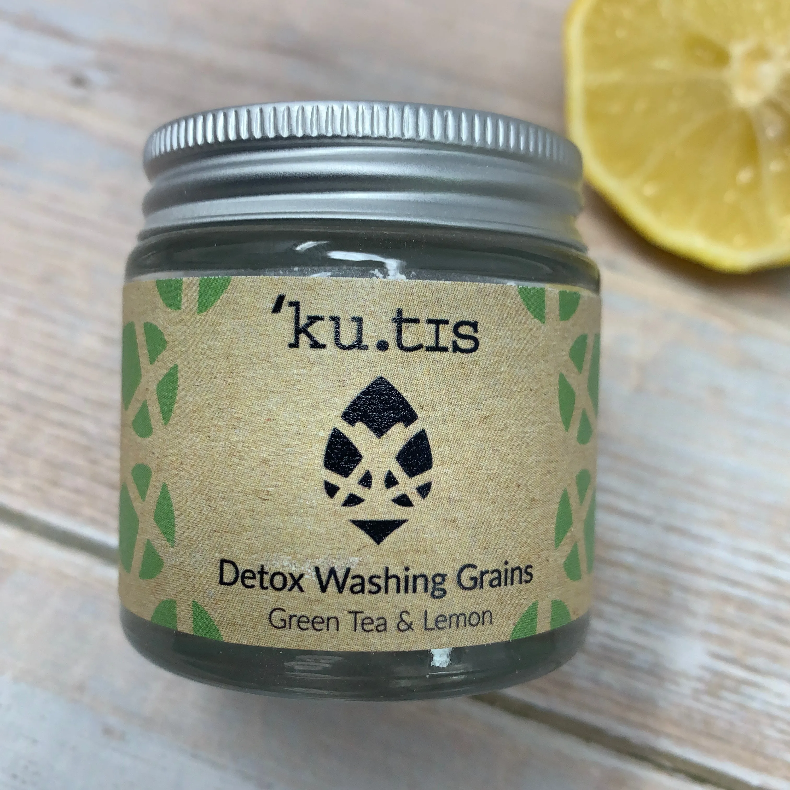 Organic Washing Grains, Gentle Face Scrub, Kutis