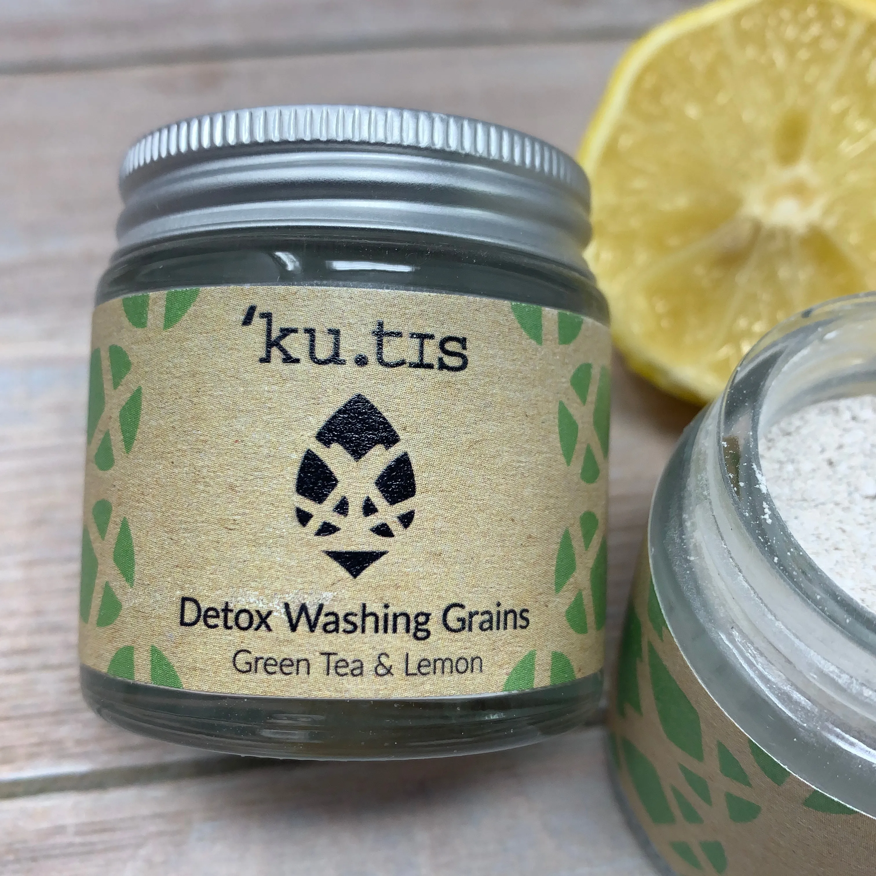 Organic Washing Grains, Gentle Face Scrub, Kutis